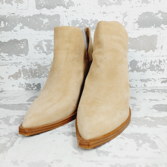 NEW Vince Camuto Gigietta Tan Suede Block Heel Pointed Toe Ankle Boots I41 - Picture 2 of 13